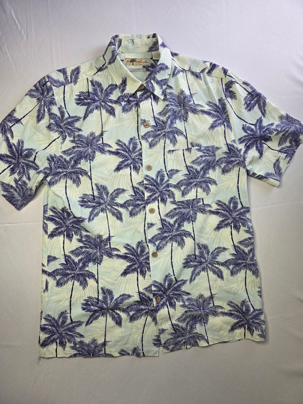 This Joe Marlin Hawaiian short sleeve button-up shirt Size M